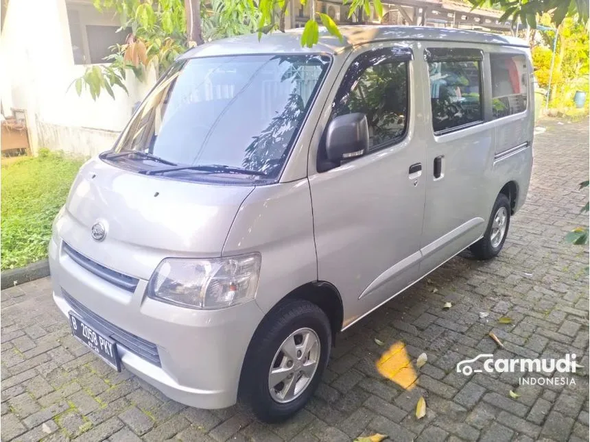 2019 Daihatsu Gran Max Mini Bus D Van