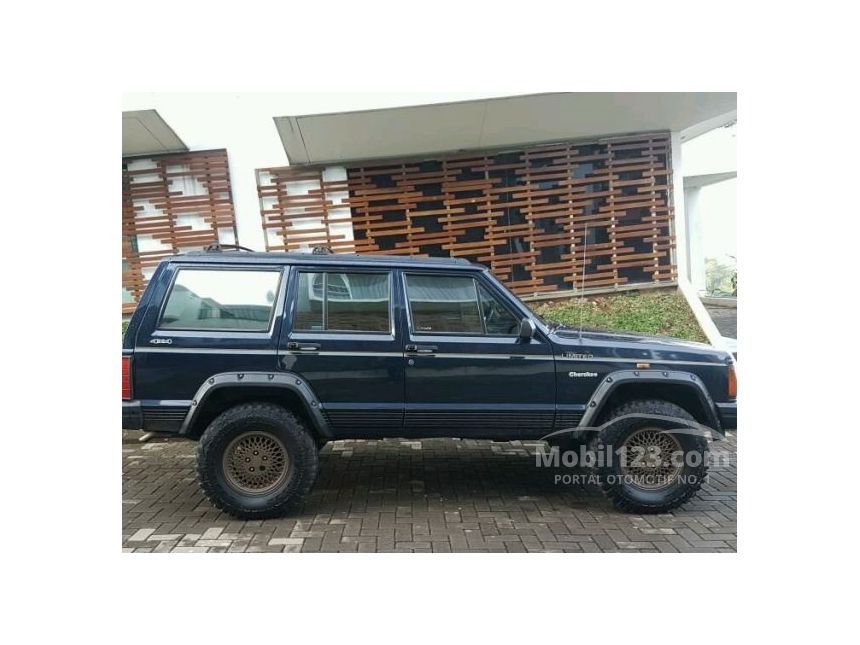 2000 Jeep Cherokee SUV Offroad 4WD