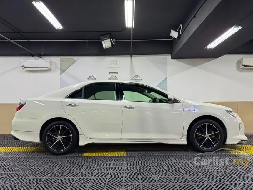 2016 Toyota Camry Hybrid Sedan
