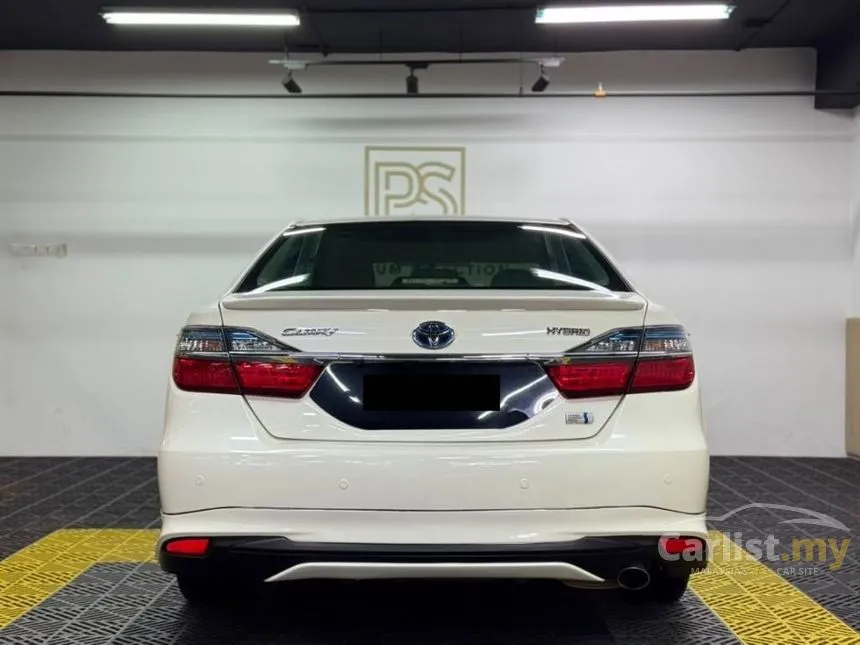 2016 Toyota Camry Hybrid Sedan