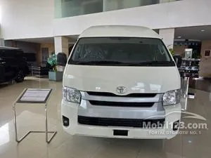 2025 Toyota Hiace 3.0 Commuter Van