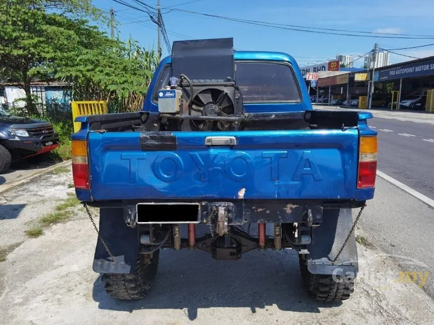 1992 Toyota Hilux Dual Cab Pickup Truck