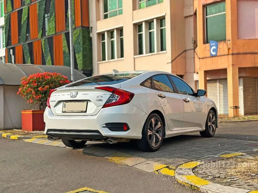 2019 Honda Civic ES Sedan