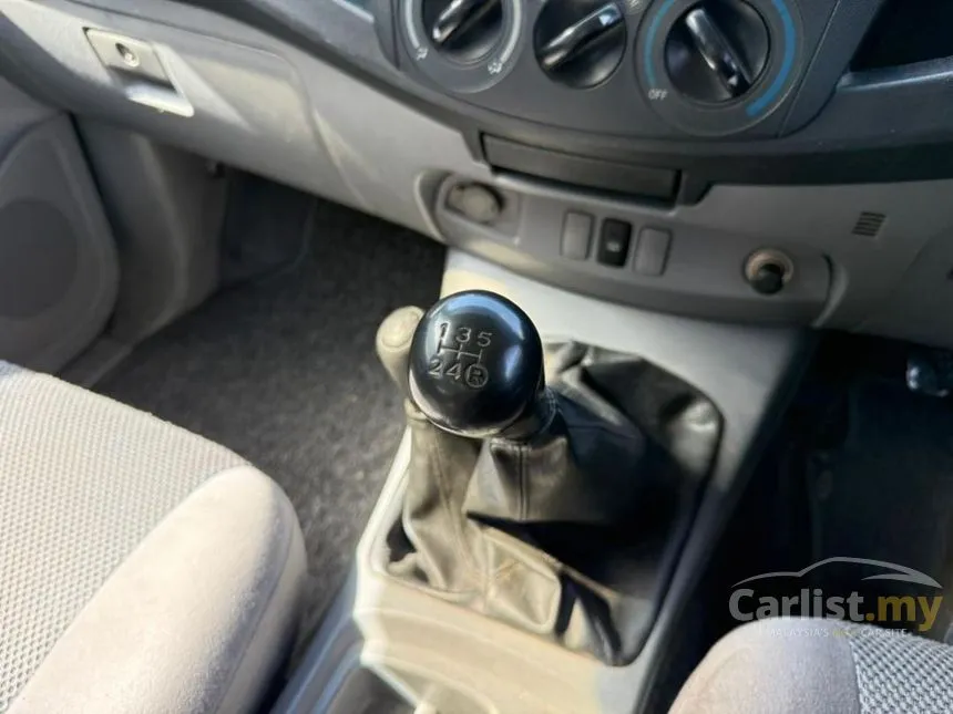 2005 Toyota Hilux SR Turbo Dual Cab Pickup