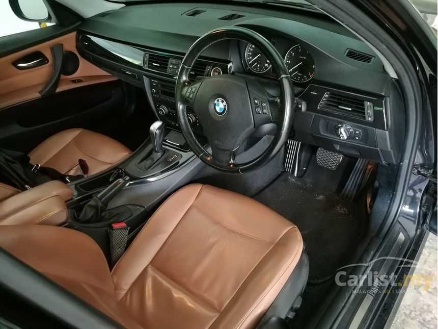 2010 BMW 320i Lifestyle Sedan