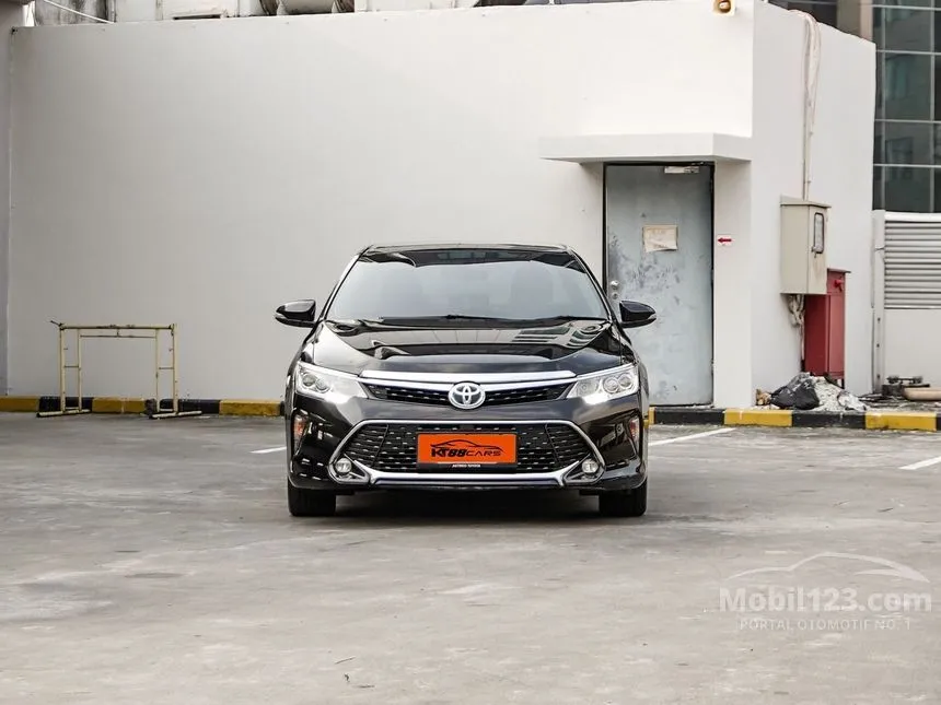 2017 Toyota Camry Hybrid Sedan