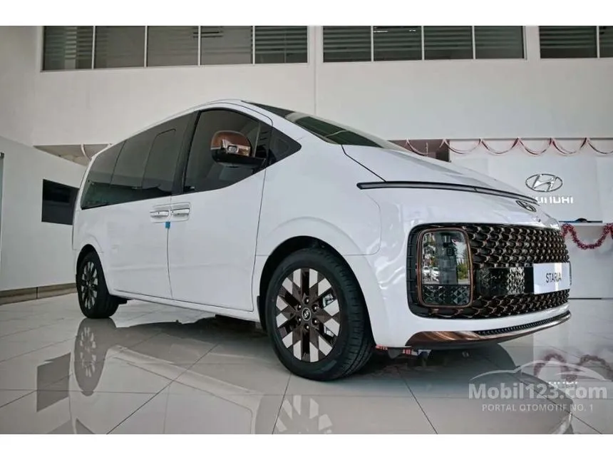 Jual Mobil Hyundai Staria 2024 Signature 7 2.2 di DKI Jakarta Automatic Wagon Putih Rp 1.040.000.000