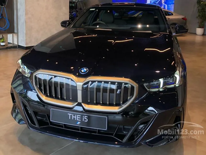 Jual Mobil BMW i5 2024 eDrive40 M Sport di DKI Jakarta Automatic Sedan Hitam Rp 2.205.000.000