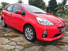 2012 Toyota Prius C 1.5 Hybrid AUTO / PUSH START BUTTON / TIP-TOP CONDITION / BLACKLIST CAN LOAN