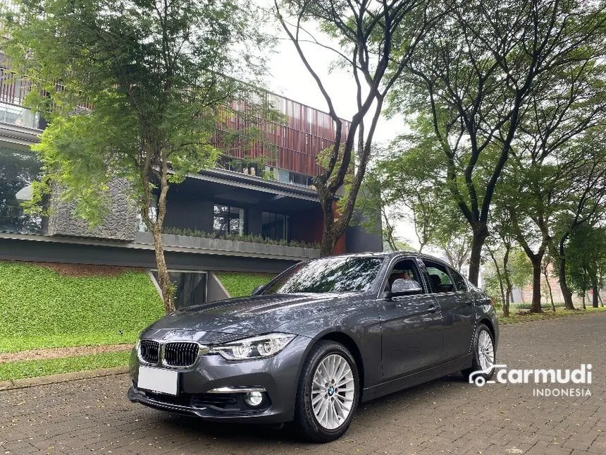 Jual Mobil BMW 320i 2018 Luxury 2.0 di DKI Jakarta Automatic Sedan Abu
