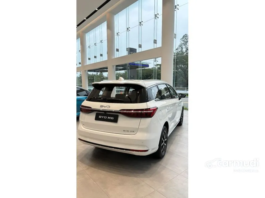 2024 BYD M6 EV Superior Wagon