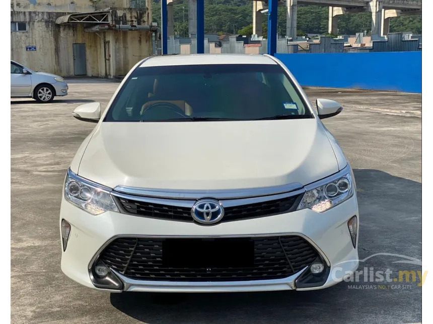 2018 Toyota Camry Hybrid Luxury Sedan