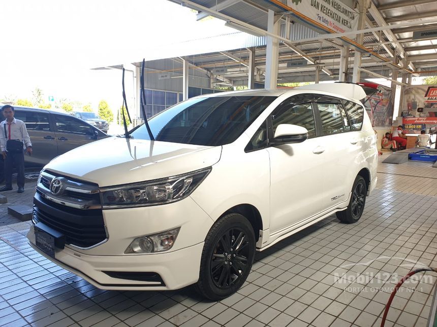 Kijang Innova TRD Sportivo: Legenda yang Bertransformasi