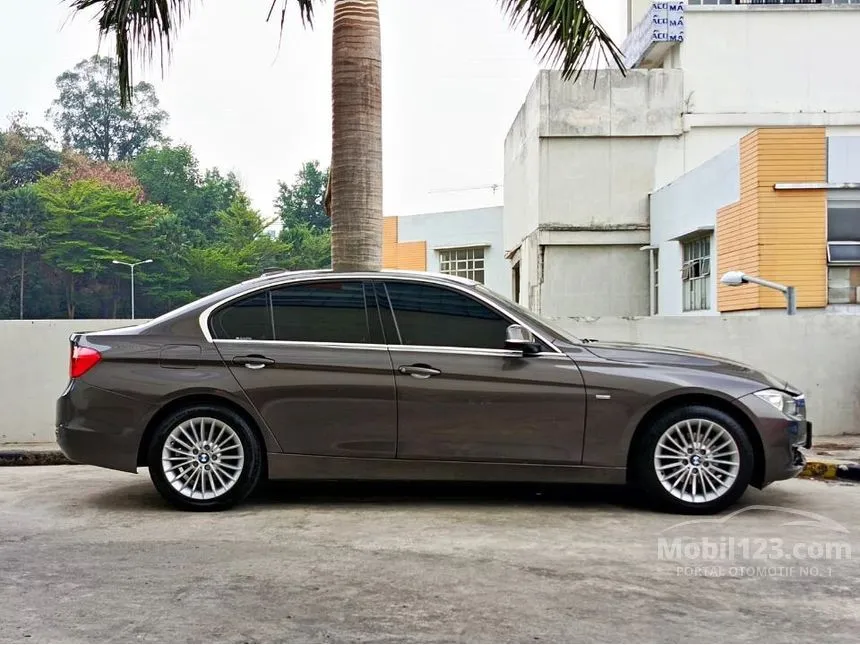 2014 BMW 320i Luxury Sedan