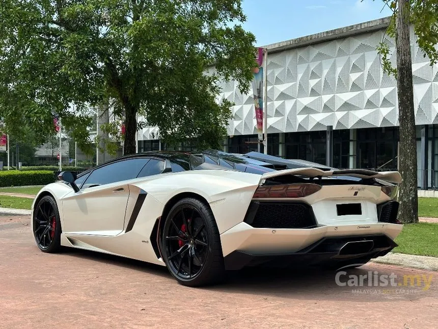 2015 Lamborghini Aventador LP700-4 Pirelli Coupe