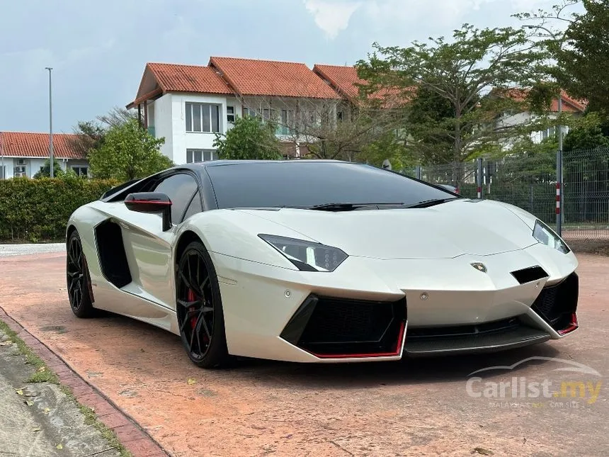 2015 Lamborghini Aventador LP700-4 Pirelli Coupe