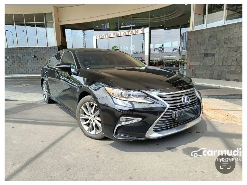 Jual Mobil Lexus ES 300h 2015 V6 2.5 di DKI Jakarta Automatic Sedan Hitam Rp 290.000.000