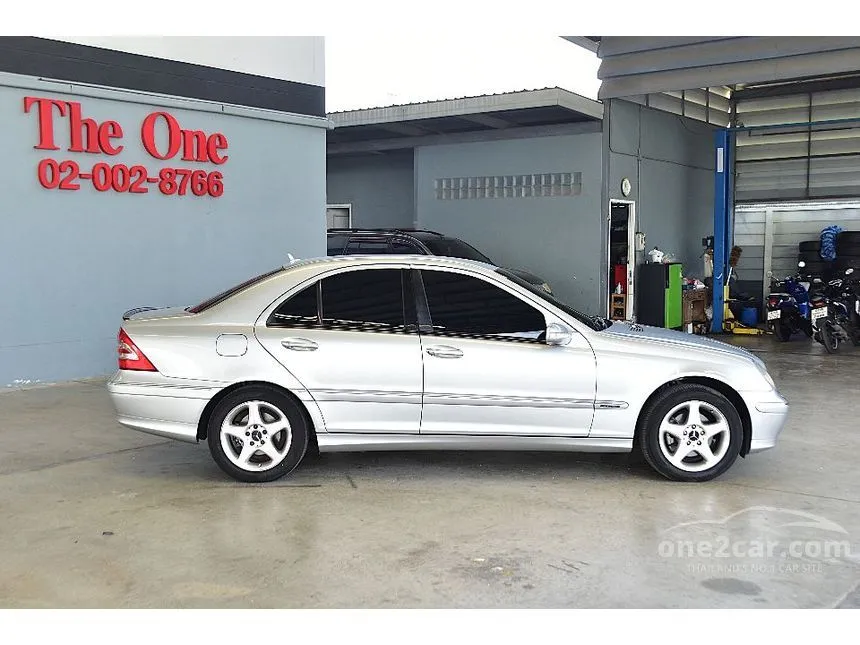 2003 Mercedes-Benz C200 Kompressor Avantgarde Sedan