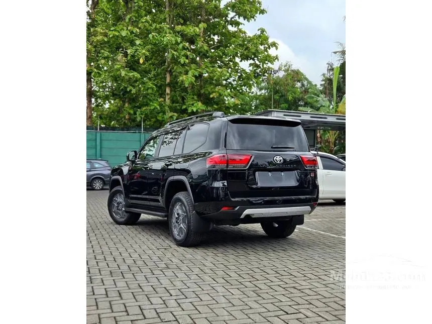 2026 Toyota Land Cruiser 300 VX-R SUV