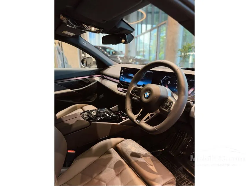 2025 BMW 520i M Sport Sedan