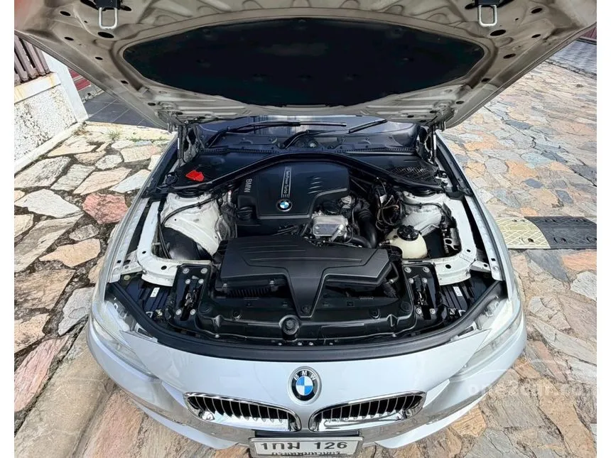 2013 BMW 320i Luxury Sedan