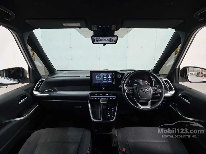 2022 Toyota Voxy MPV