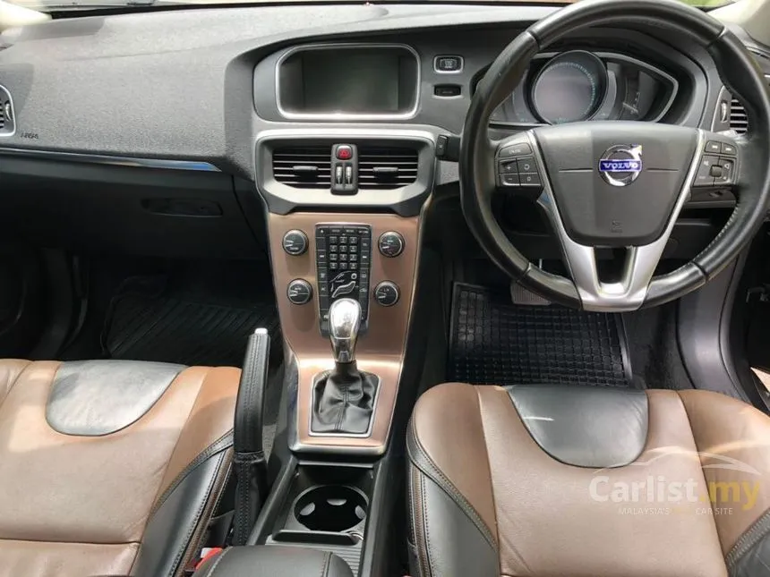 2015 Volvo V40 Cross Country T5 Hatchback