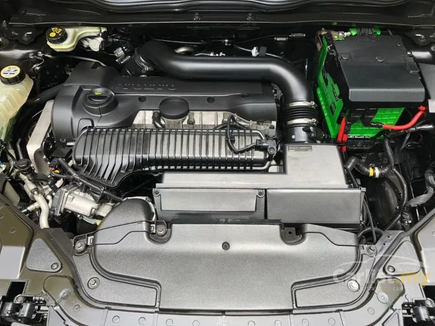 2015 Volvo V40 Cross Country T5 Hatchback