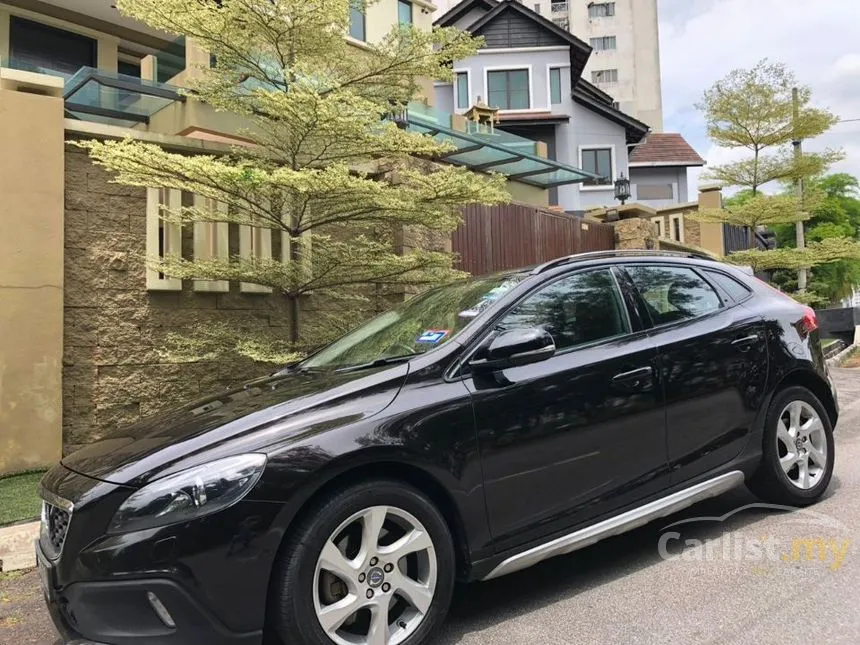 2015 Volvo V40 Cross Country T5 Hatchback