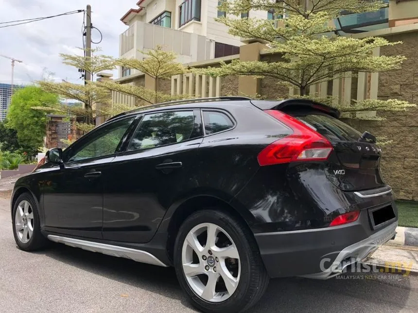 2015 Volvo V40 Cross Country T5 Hatchback