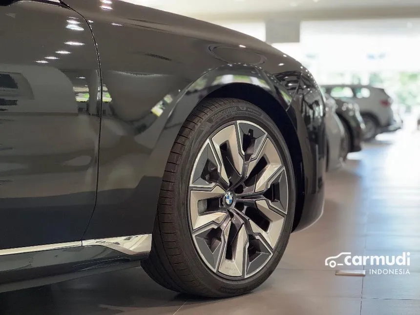 2024 BMW i7 xDrive60 Gran Lusso Sedan