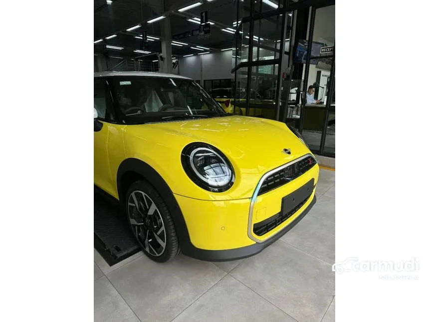 2024 MINI Cooper Cooper SE Hatchback