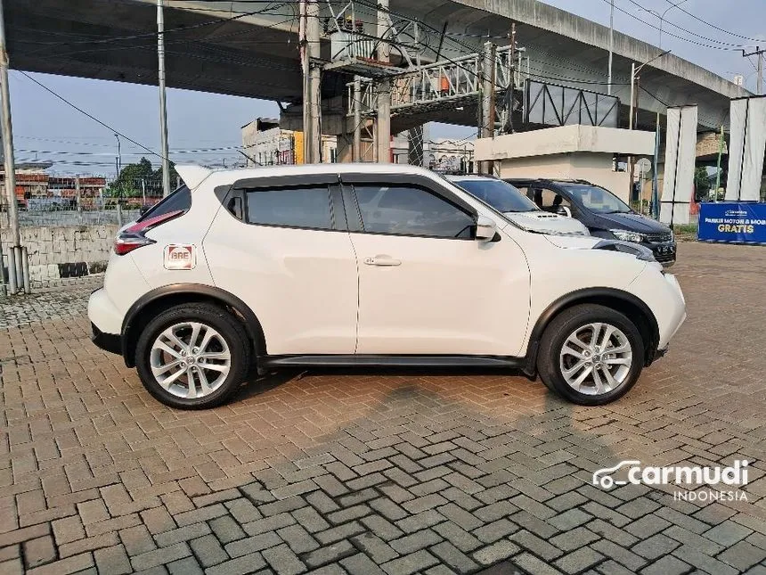 2016 Nissan Juke RX Red Interior SUV