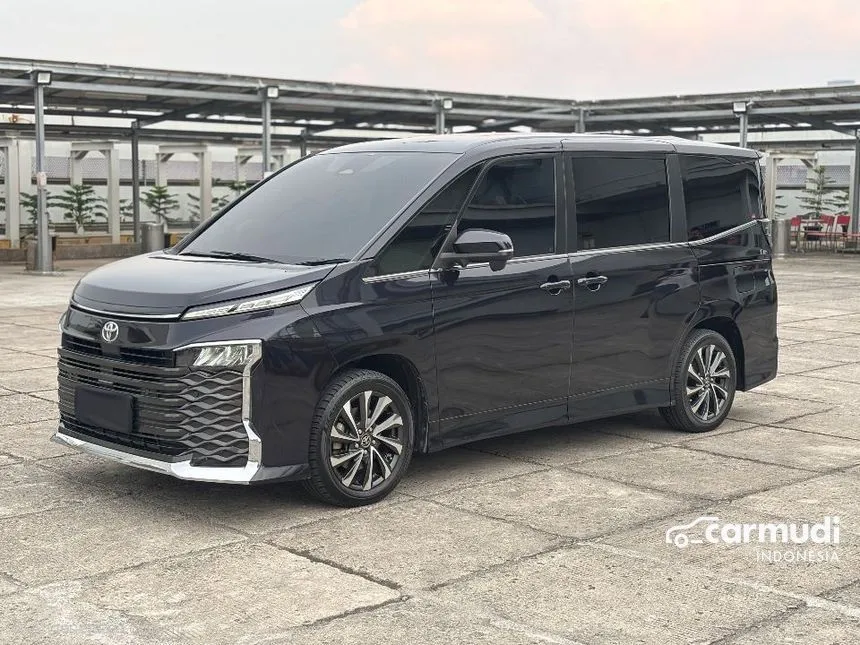 2022 Toyota Voxy (Premium Color) MPV