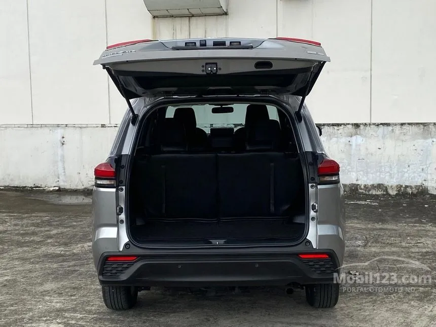 2022 Toyota Kijang Innova Zenix V (Non Premium Color) MPV