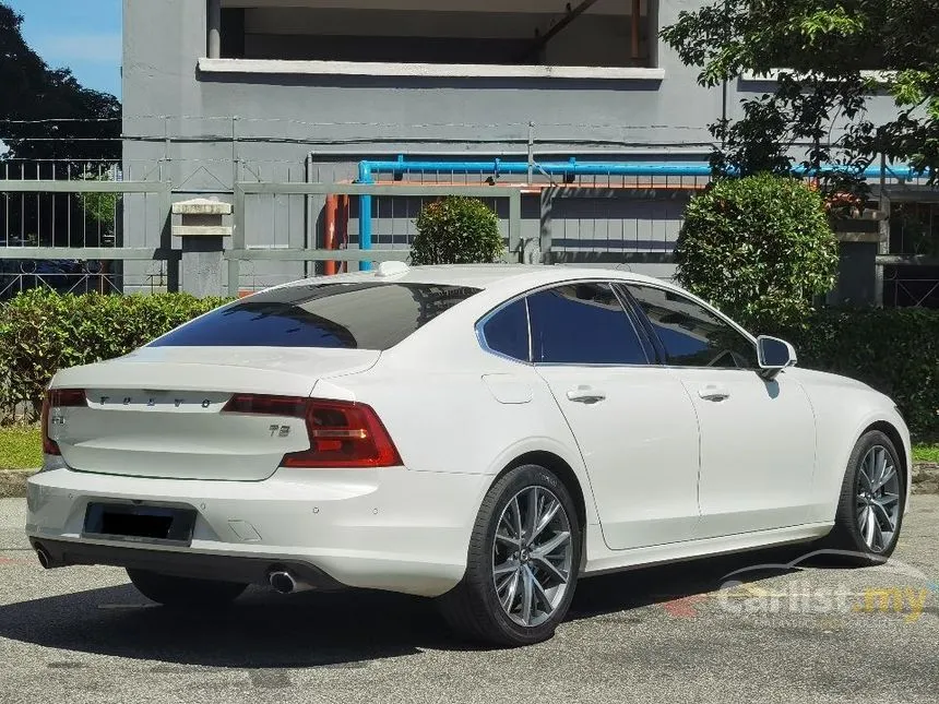 2018 Volvo S90 T5 Momentum Sedan