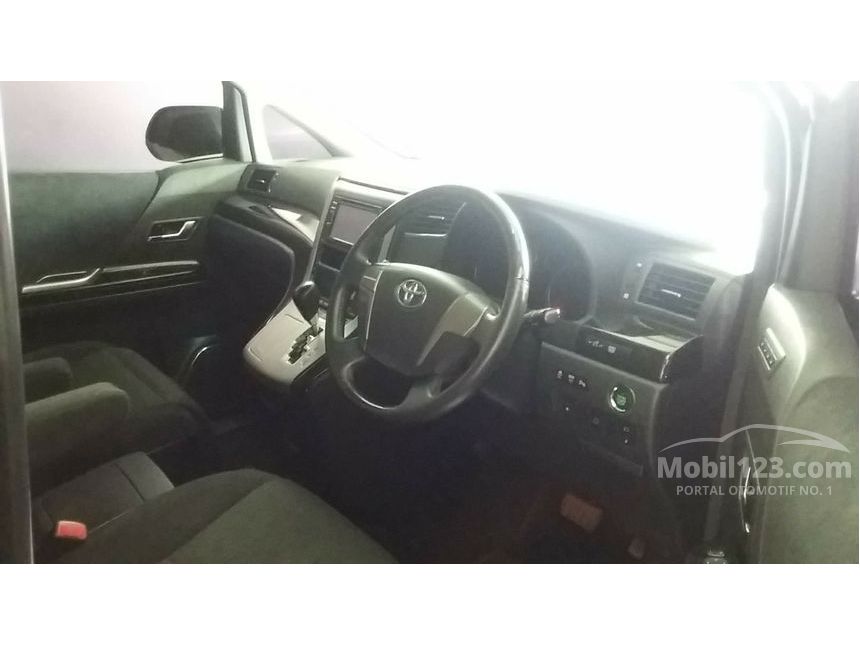 2013 Toyota Alphard G MPV