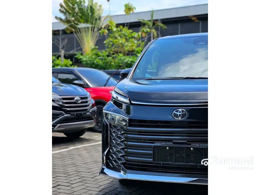 Jual Mobil Toyota Voxy 2024 2.0 di Banten Automatic Van Wagon Hitam Rp 610.800.000
