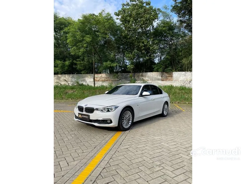 2018 BMW 320i Luxury Sedan