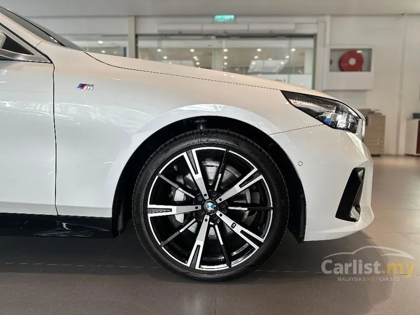 2025 BMW 530i M Sport Sedan
