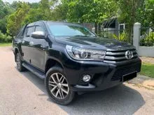 2017 Toyota Hilux 2.8 Rogue Pickup Truck 4WD (Rarely Used) (Accident Free) (51K mileage) (Full Leather Seat) (Push Start) (Multifunction Steering)