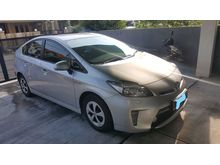 2013 Toyota Prius 1.8 Hybrid Luxury (Still 100% under UMW warranty)