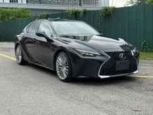 2021 20K KM 3LED RED INT APPLE CAR PLAY BSM PRE CRASH RADAR CRUISE CONTROL NEW MODEL Lexus IS300 2.0 Luxury VER-L UNREG IS 300