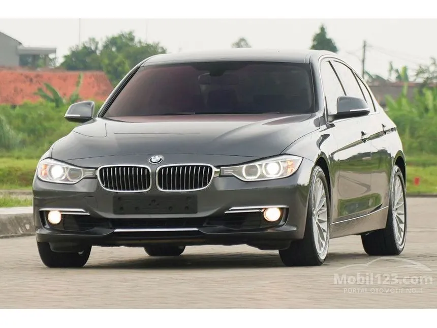 2015 BMW 320i Luxury Sedan