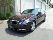 2011 Mercedes-Benz E300 Avantgarde Panoramic Maroon Full Option Kondisi Bagus