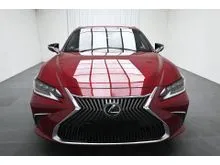 2019 Lexus ES 250 2.5 Luxury Sedan local CBU spec with full service record lexus malaysia