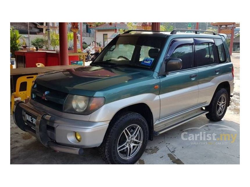 2002 Mitsubishi Pajero IO SUV