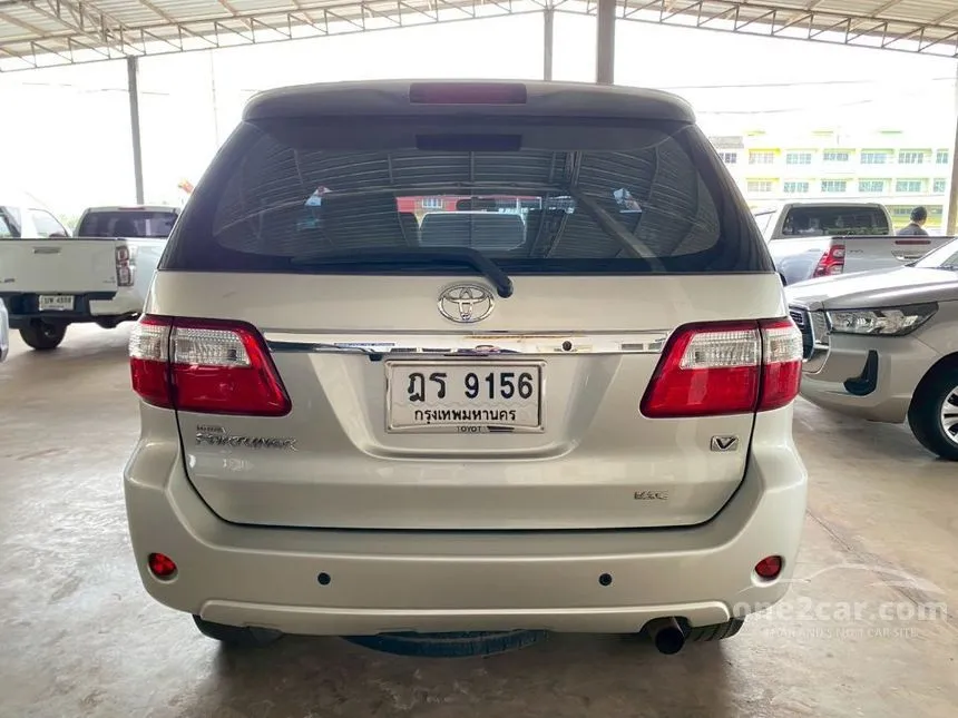 2010 Toyota FORTUNER V SUV