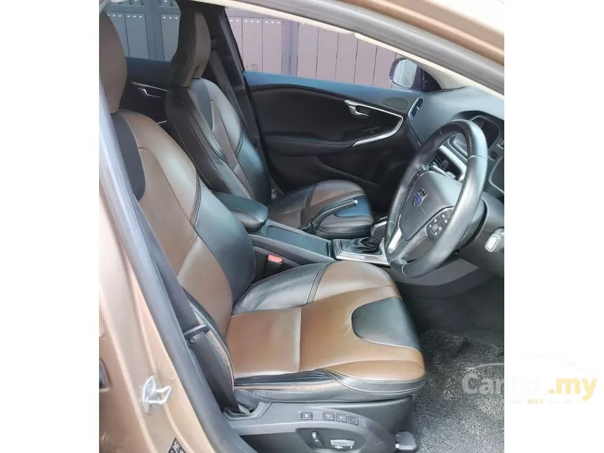 2014 Volvo V40 Cross Country T5 Hatchback
