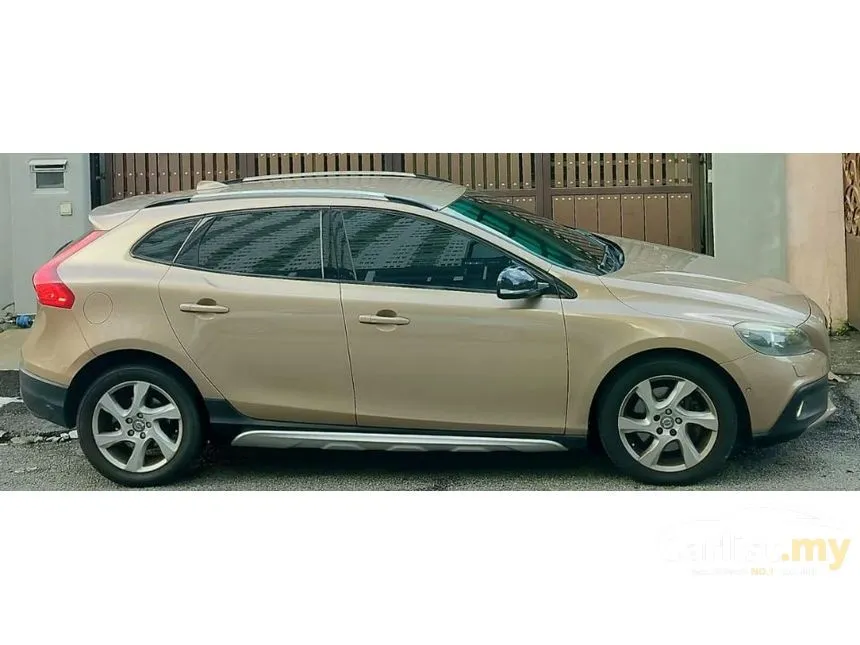2014 Volvo V40 Cross Country T5 Hatchback